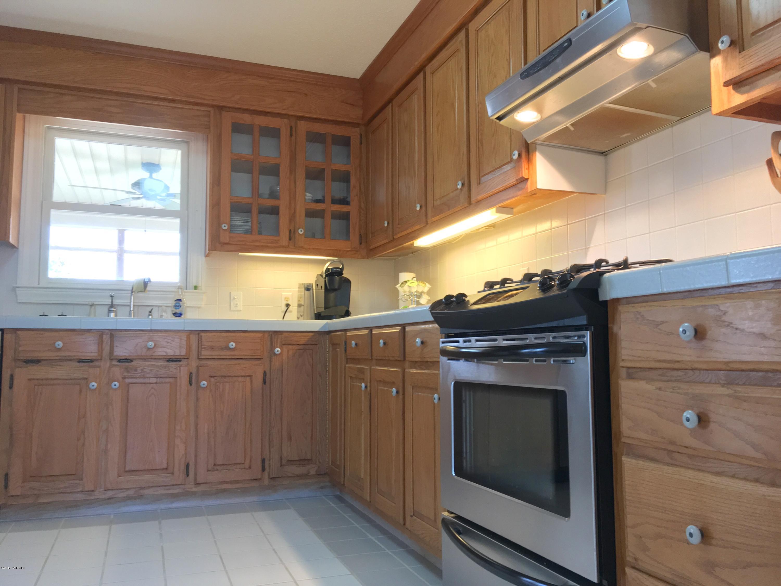 1174 Poore Farm Road Chocowinity, NC 27817 - Photo 16 of 67 20170302_190148114_iOS