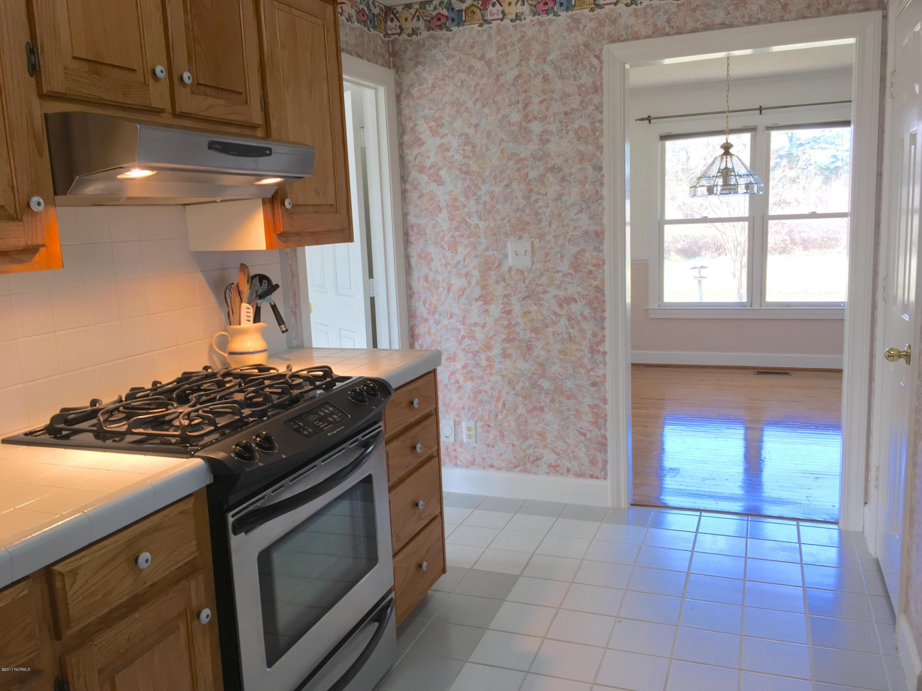 1174 Poore Farm Road Chocowinity, NC 27817 - Photo 22 of 67 View to dining room