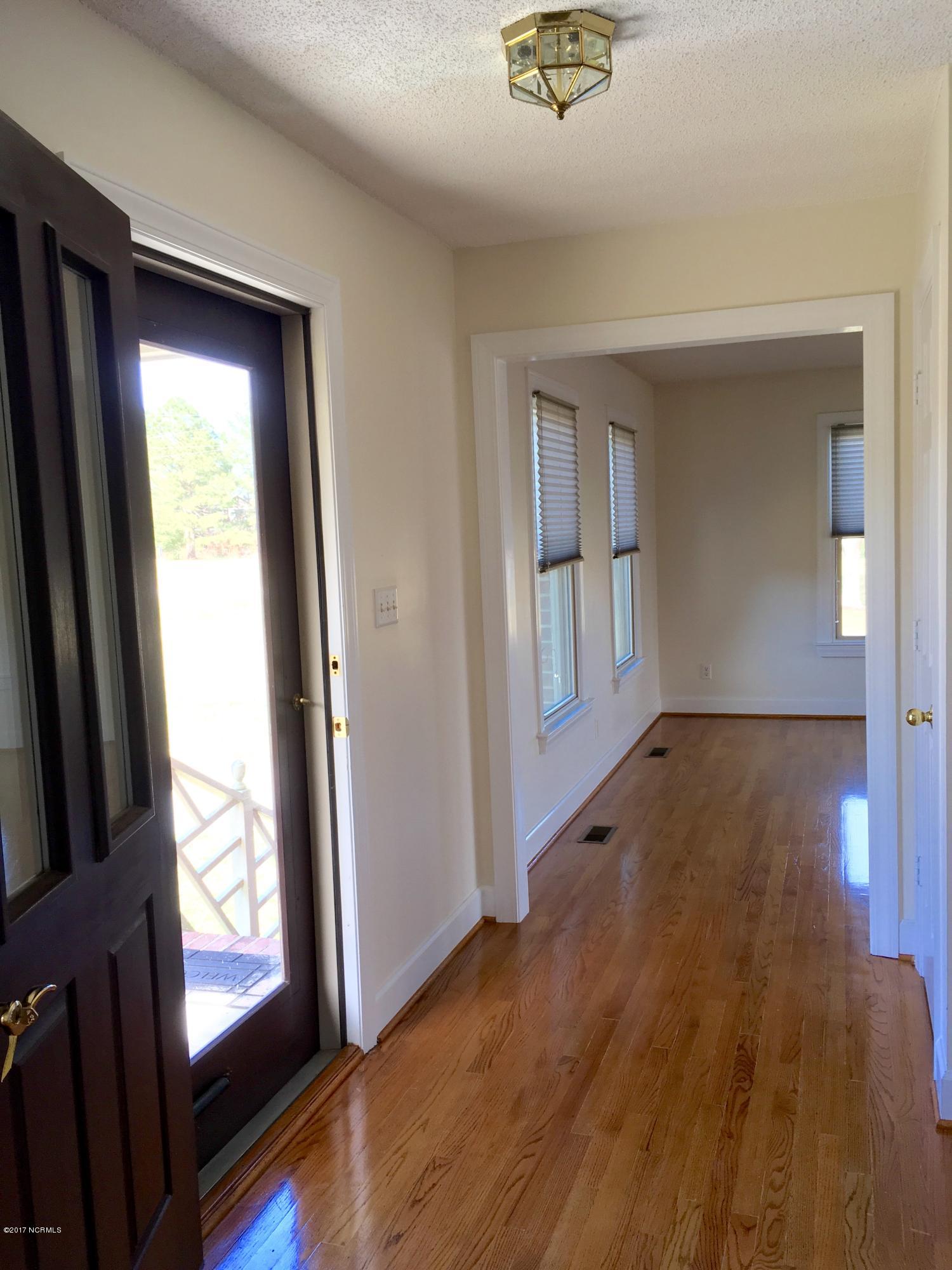 1174 Poore Farm Road Chocowinity, NC 27817 - Photo 4 of 67 Foyer