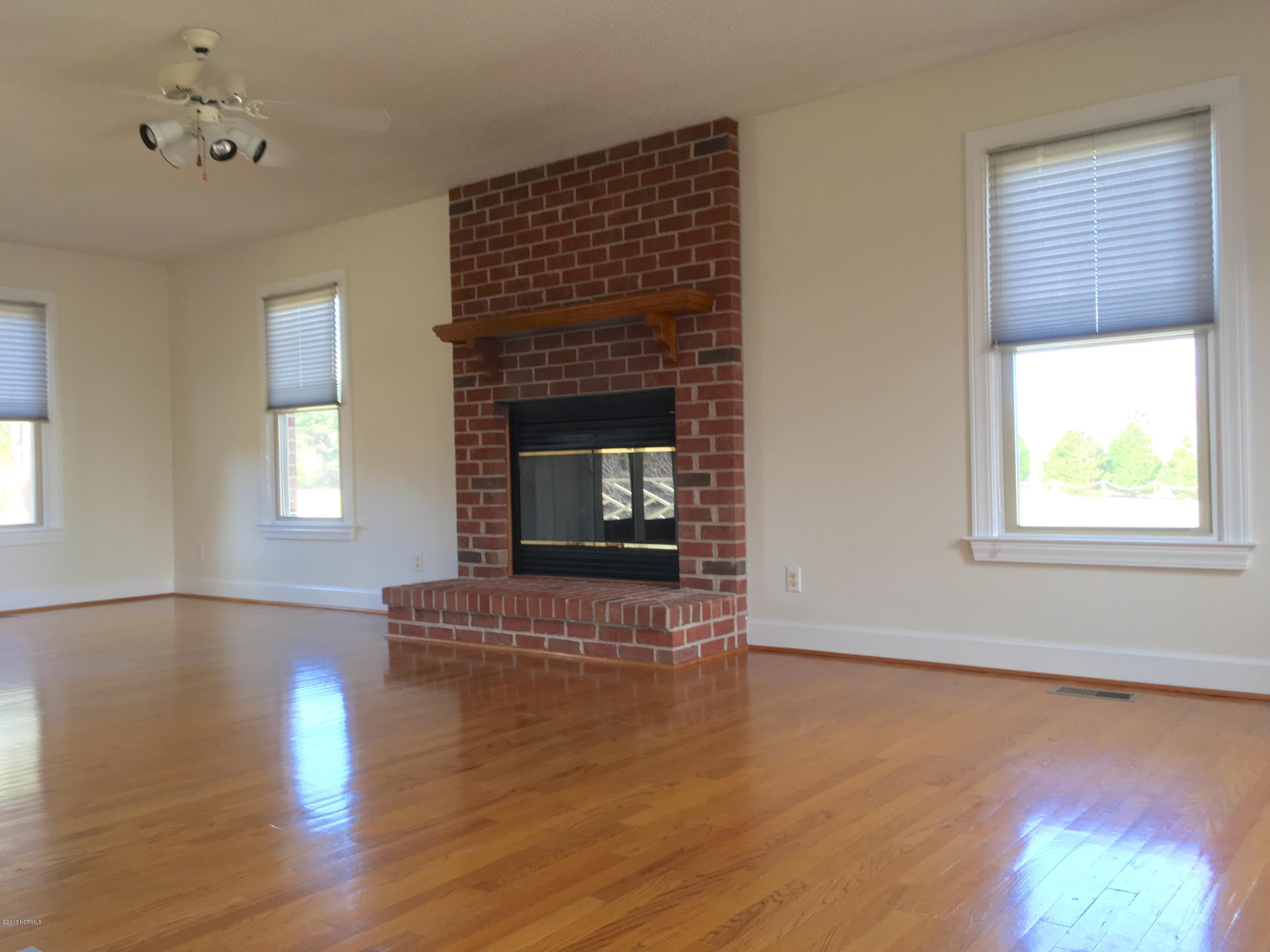 1174 Poore Farm Road Chocowinity, NC 27817 - Photo 9 of 67 20170302_191032844_iOS