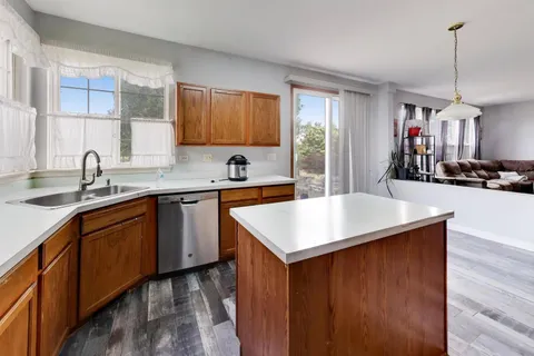 $435,000 | 1669 Montclair Drive, Elgin, IL 60123