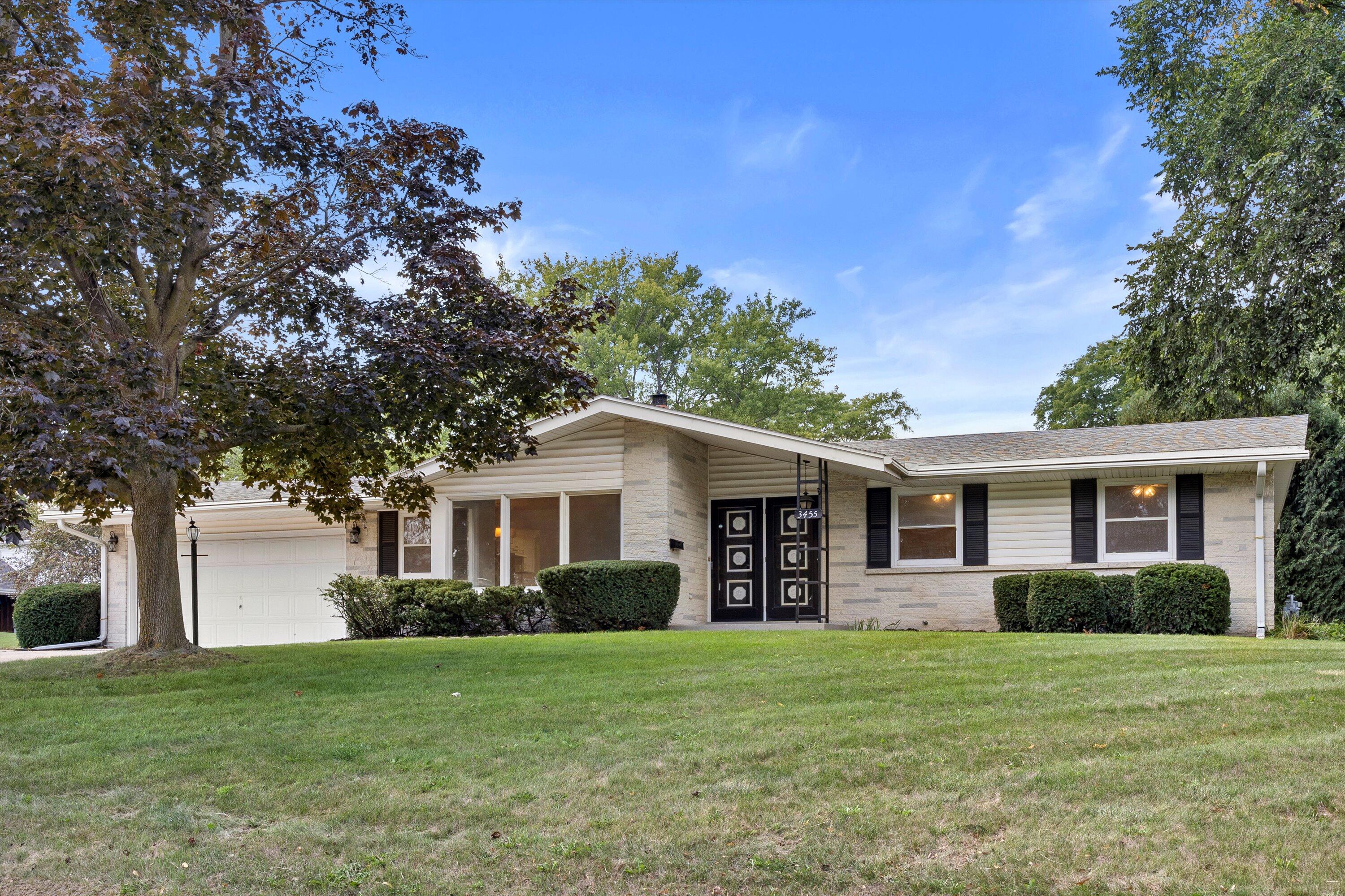 3455 South Russel Road New Berlin, WI 53151 - Photo 2 of 42 Welcome Home!