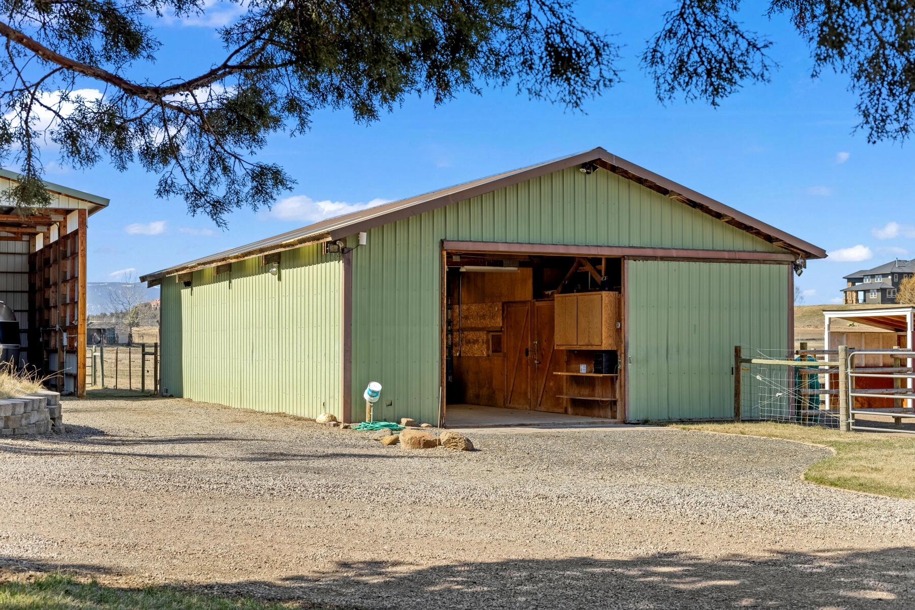 19800 Connarn Road Bend, OR 97703 - Photo 38 of 50 Barn