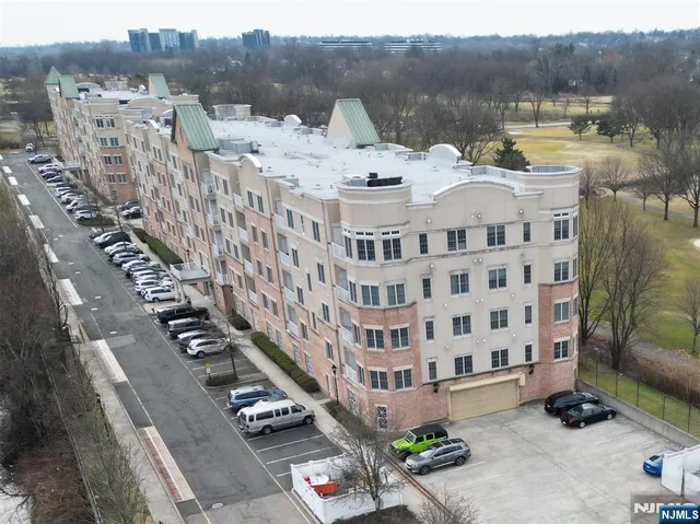 $2,950 | 3205 Windsor Park Court, Englewood, NJ 07631