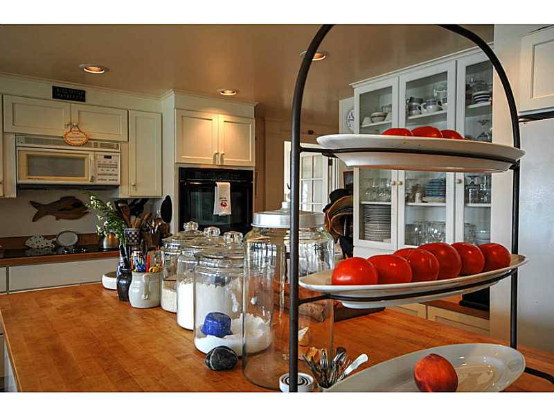 10 Schumann Road Westerly, RI 02891 - Photo 10 of 17 Kitchen.