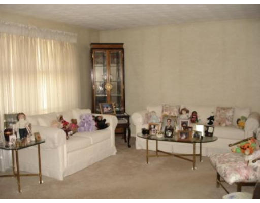 16 McAuliffe Road Randolph, MA 02368 - Photo 3 of 20 Gallery Image 3