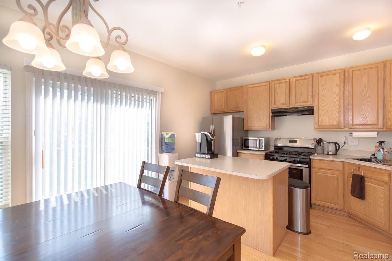 591 Cherry Orchard Road Canton, MI 48188 - Photo 24 of 45 23.jpg