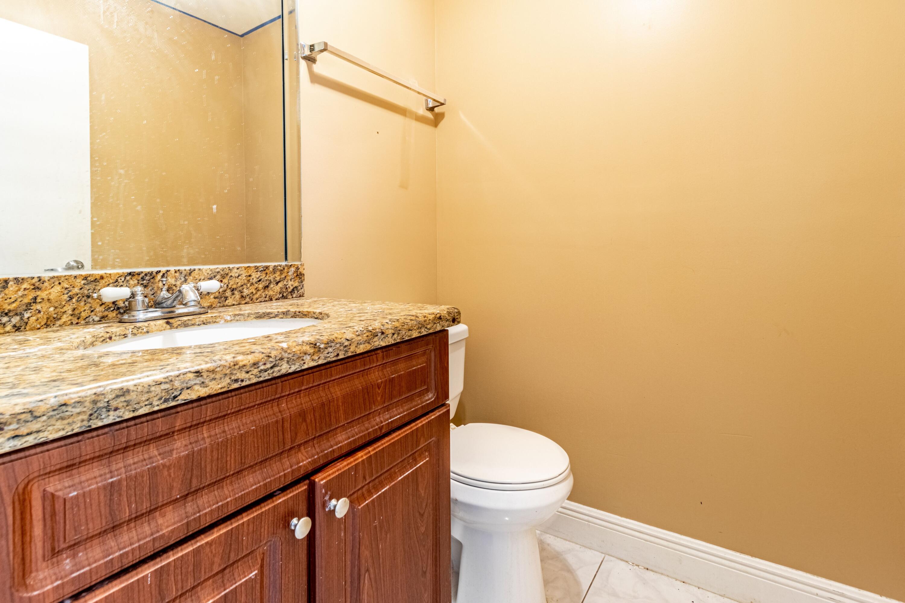 371 Monaco Way Delray Beach, FL 33446 - Photo 14 of 24 1/2 bath