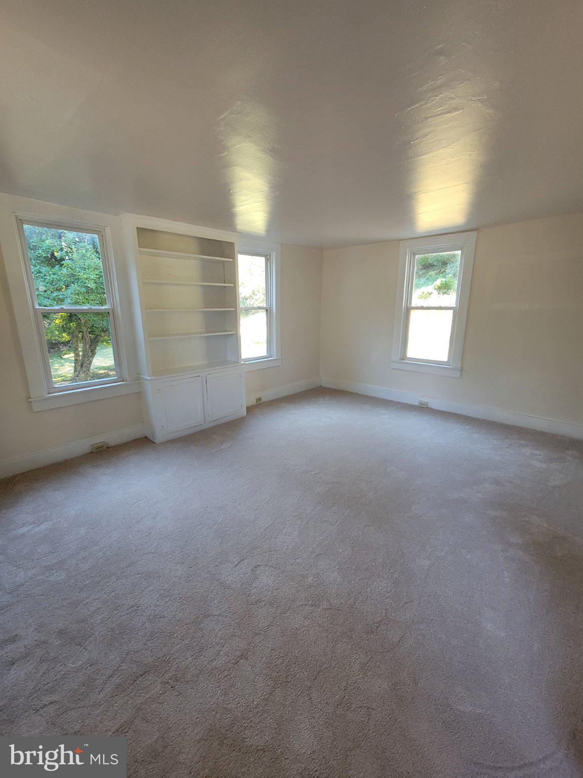 289 Arcola Road Collegeville, PA 19426 - Photo 11 of 22 Living Room