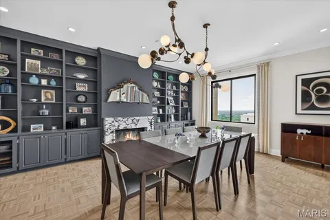 $749,000 | 816 South Hanley Road, Unit 15B, Clayton, MO 63105
