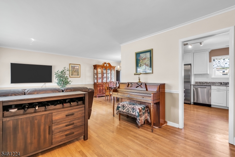 336 Summit Road Mountainside, NJ 07092 - Photo 13 of 33 Gallery Image 13