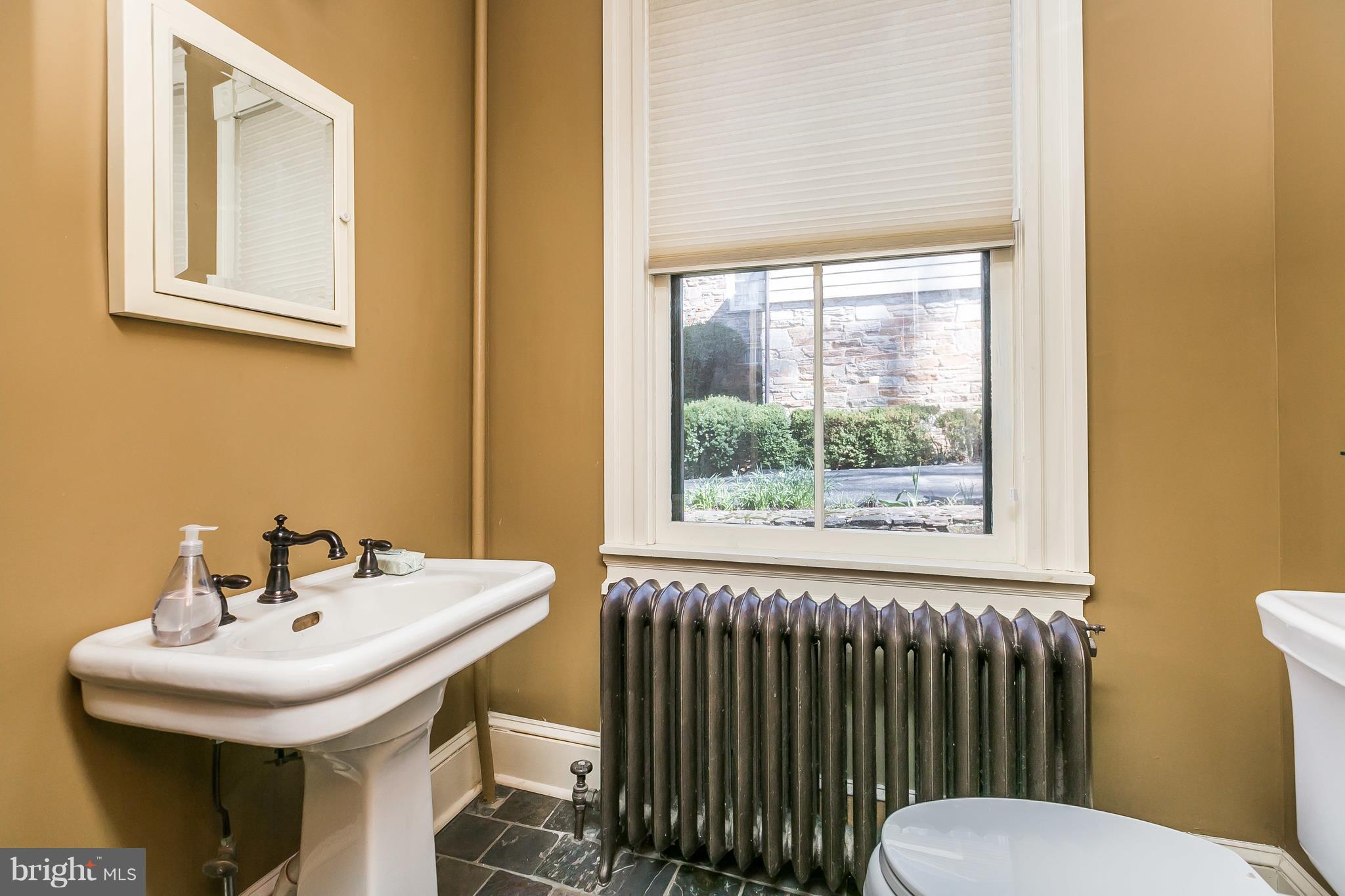 9 Dutton Avenue Baltimore, MD 21228 - Photo 14 of 30 Convenient main level half Bath