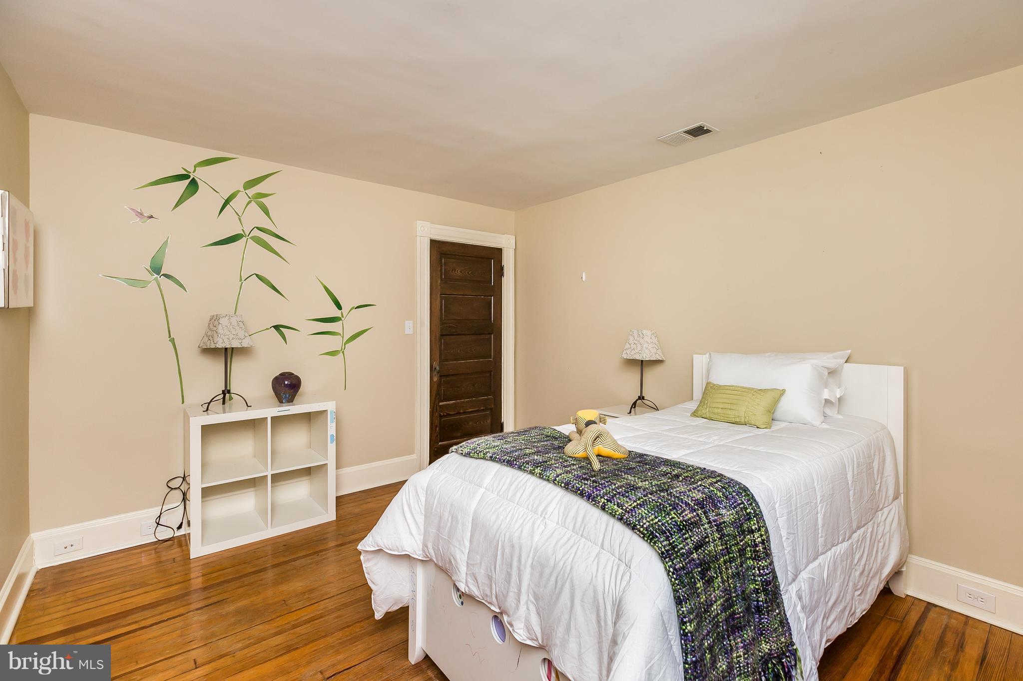 9 Dutton Avenue Baltimore, MD 21228 - Photo 18 of 30 Neutral decor, gorgeous floors