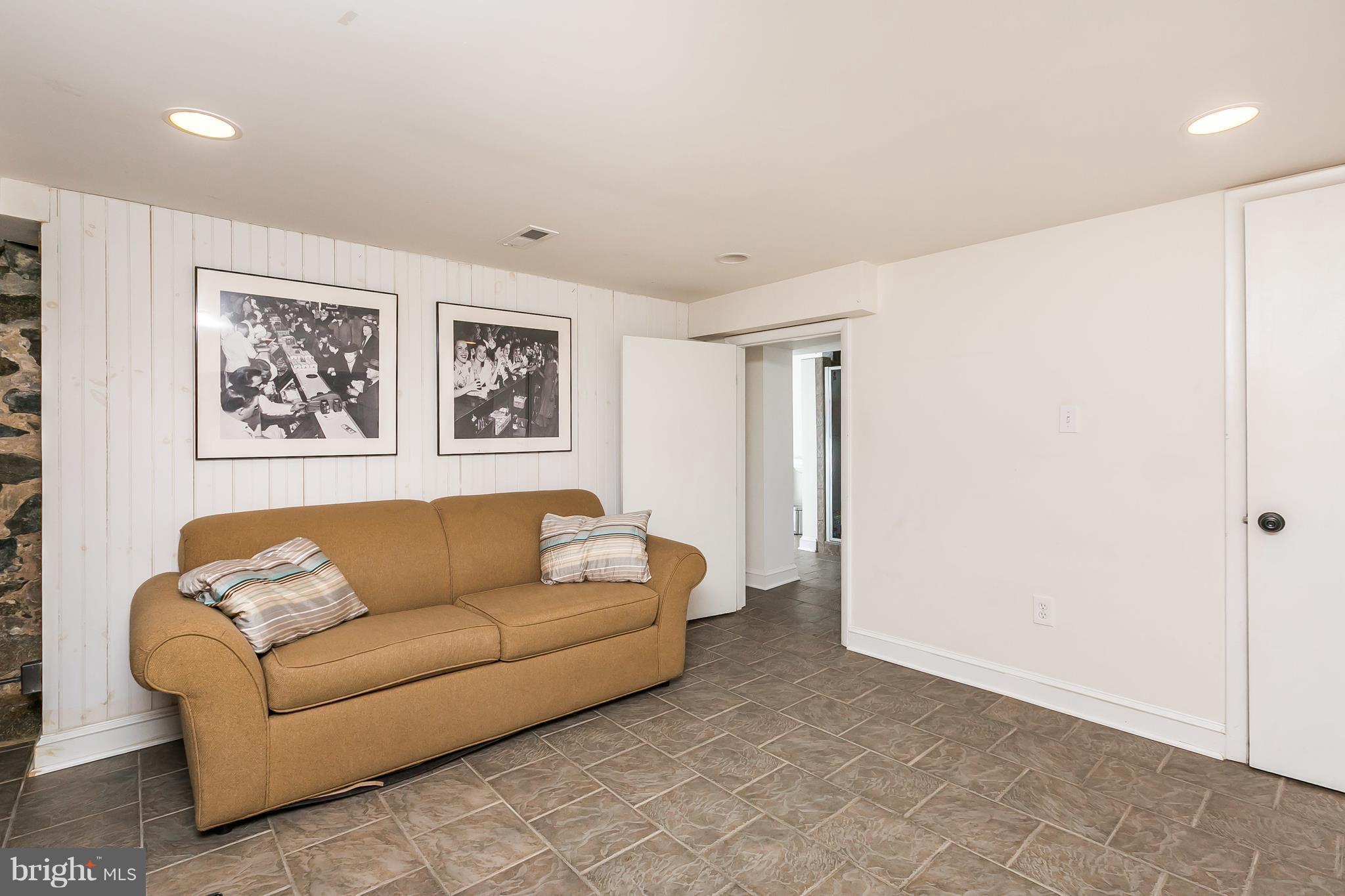 9 Dutton Avenue Baltimore, MD 21228 - Photo 22 of 30 4th Bedroom or Family Room You decide!