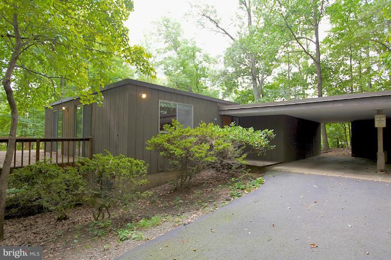 8808 Brook Road McLean, VA 22102 - Photo 14 of 29 Exterior (Front)