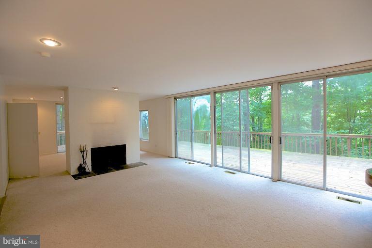 8808 Brook Road McLean, VA 22102 - Photo 23 of 29 Living Room