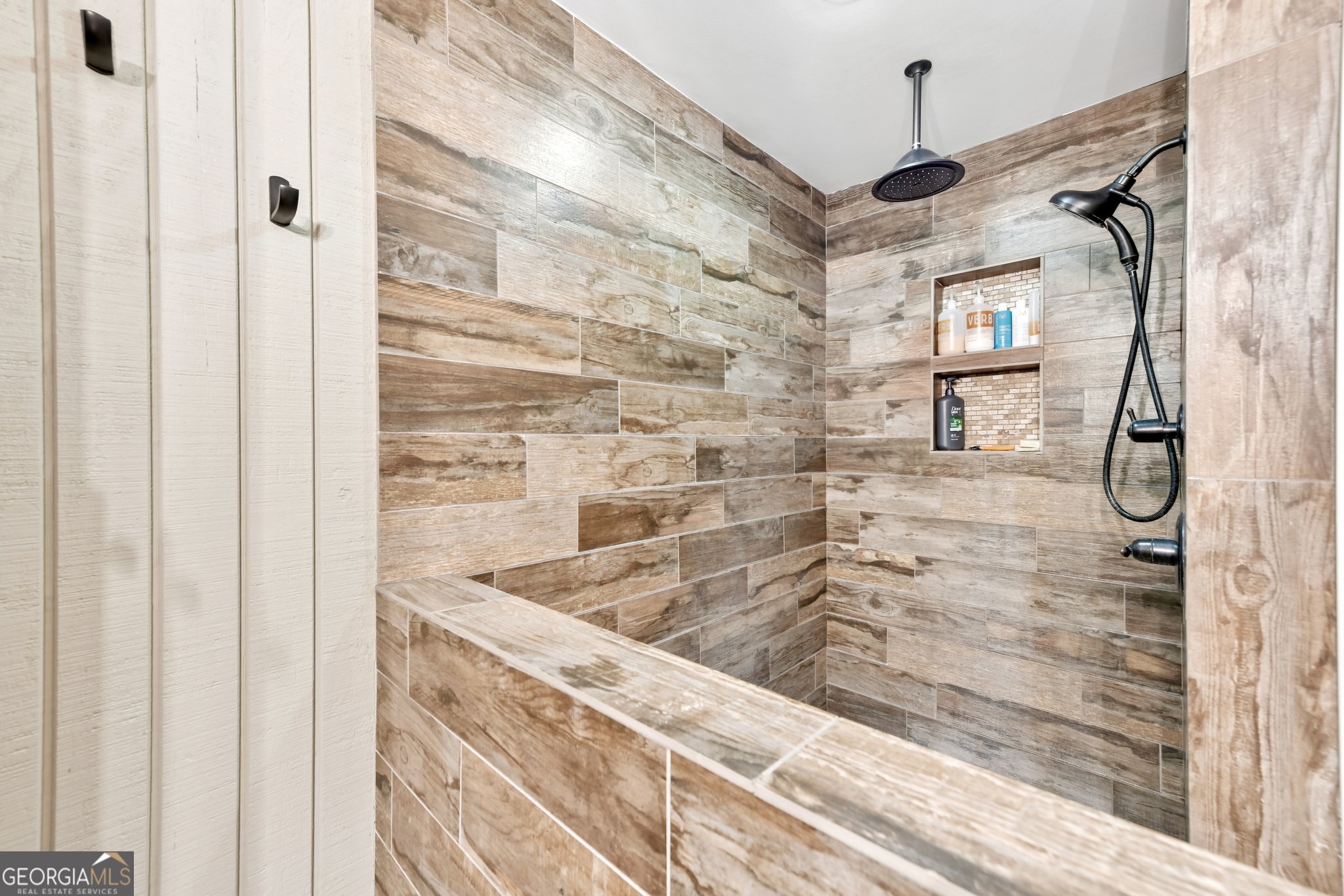 2630 Cold Springs Road Greensboro, GA 30642 - Photo 15 of 28 a bathroom with a shower