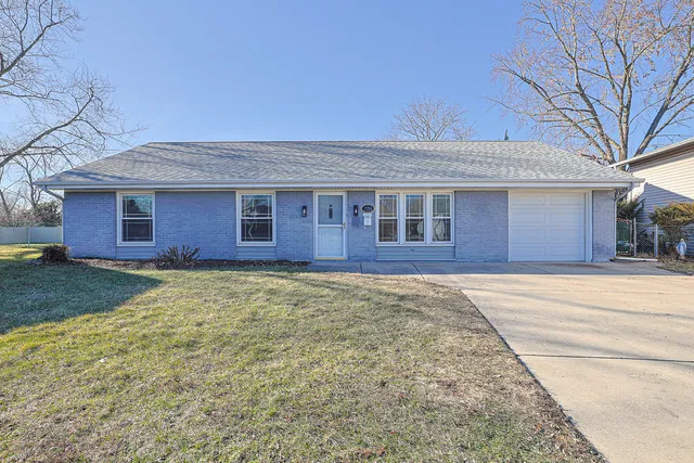 $409,000 | 7784 Huntington Circle South, Hanover Park, IL 60133