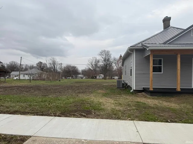 $179,900 | 825 Illinois Street, Bicknell, IN 47512
