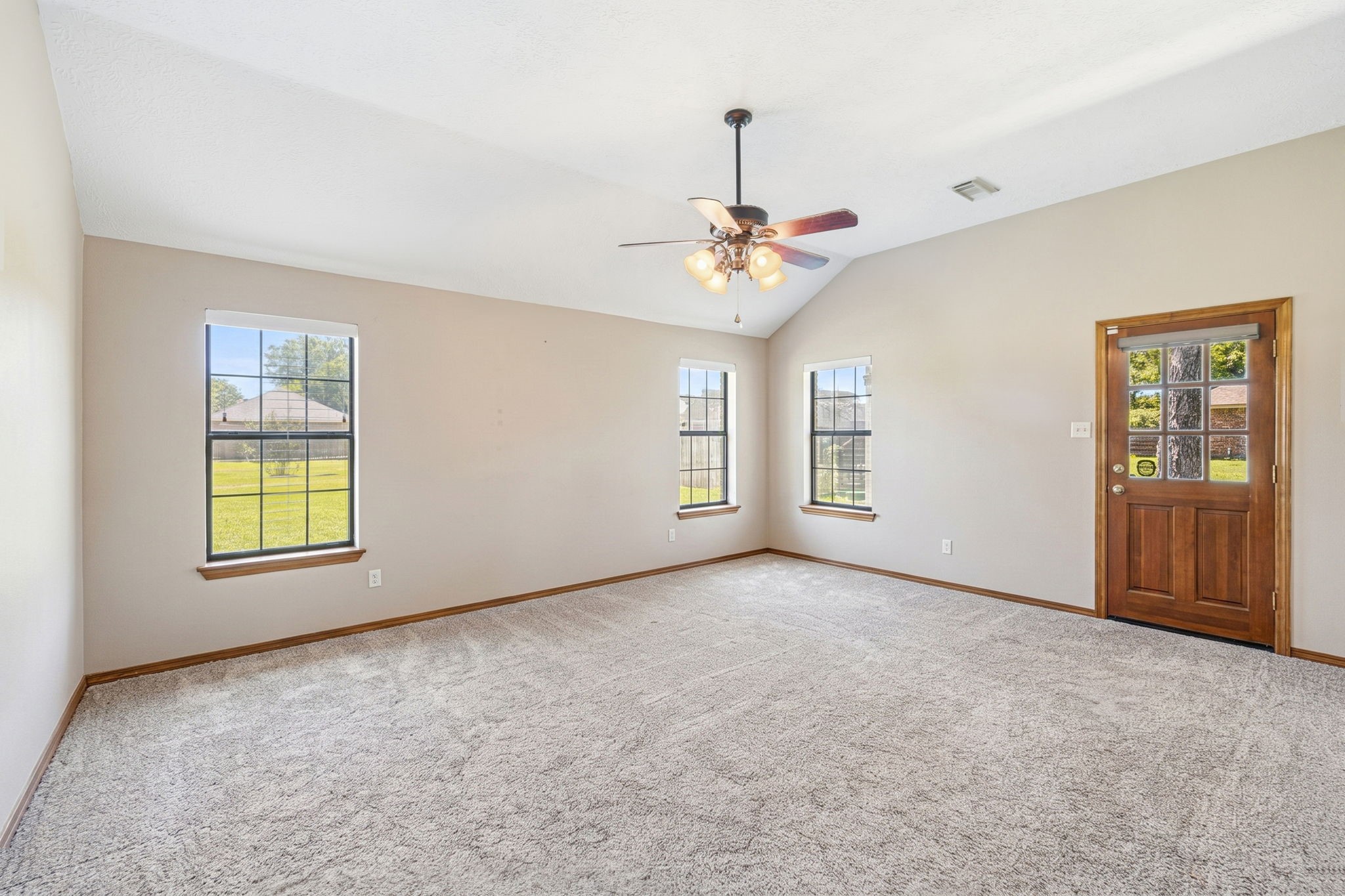 5922 Red Fish Run Baytown, TX 77523 - Photo 22 of 37 Primary bedroom