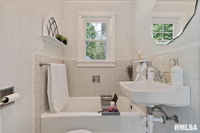 $269,900 | 608 South Oakwood Avenue, Geneseo, IL 61254