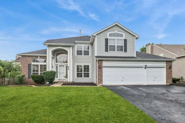 $650,000 | 645 Chestnut Drive, Carol Stream, IL 60188