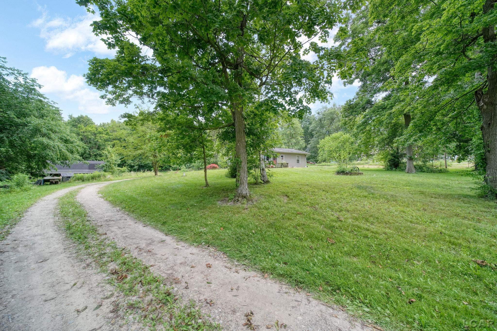 3205 Emery Road Adrian, MI 49221 - Photo 3 of 37 50180715-107ee0eb-8e6a-4f56-bd8b-a97cc701197d.JPG