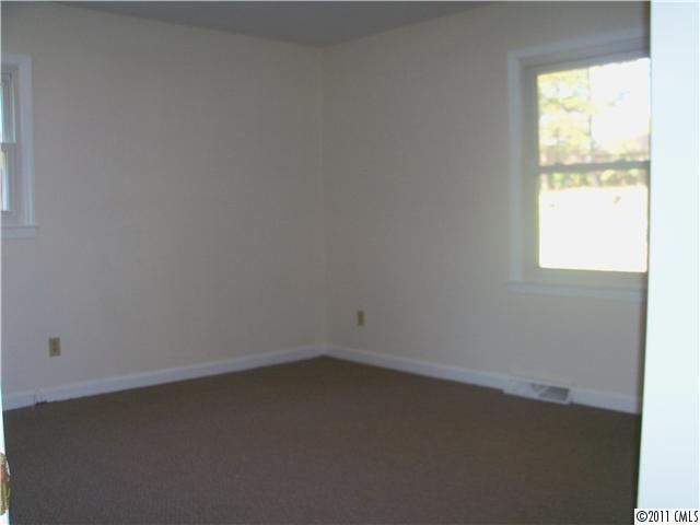 7031 Crossridge Road Charlotte, NC 28214 - Photo 13 of 16 Gallery Image 13