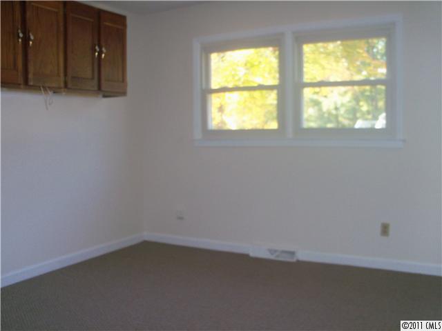 7031 Crossridge Road Charlotte, NC 28214 - Photo 14 of 16 Gallery Image 14