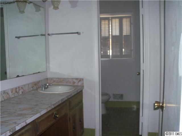 7031 Crossridge Road Charlotte, NC 28214 - Photo 15 of 16 Gallery Image 15