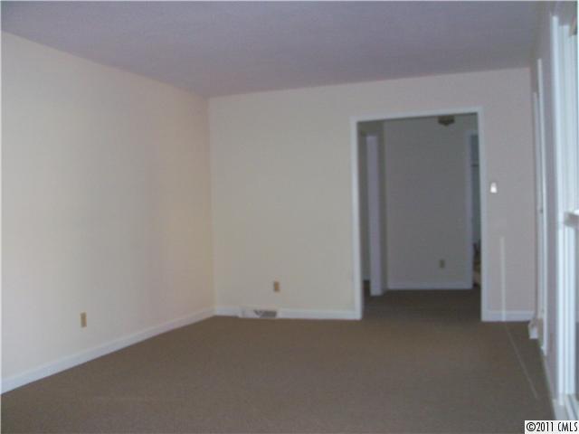7031 Crossridge Road Charlotte, NC 28214 - Photo 6 of 16 Gallery Image 6