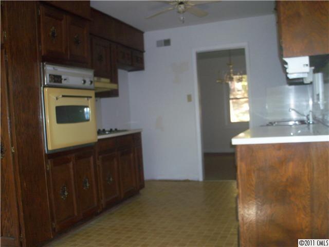 7031 Crossridge Road Charlotte, NC 28214 - Photo 9 of 16 Gallery Image 9