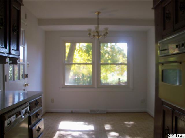 7031 Crossridge Road Charlotte, NC 28214 - Photo 10 of 16 Gallery Image 10