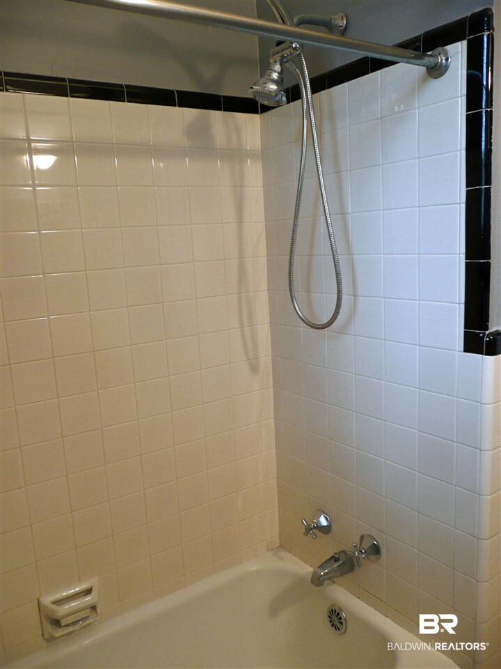 311 Dawn Place Mobile, AL 36609 - Photo 11 of 35 Guest Bath