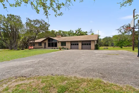 $675,000 | 121 Merrywood Lane, San Marcos, TX 78666