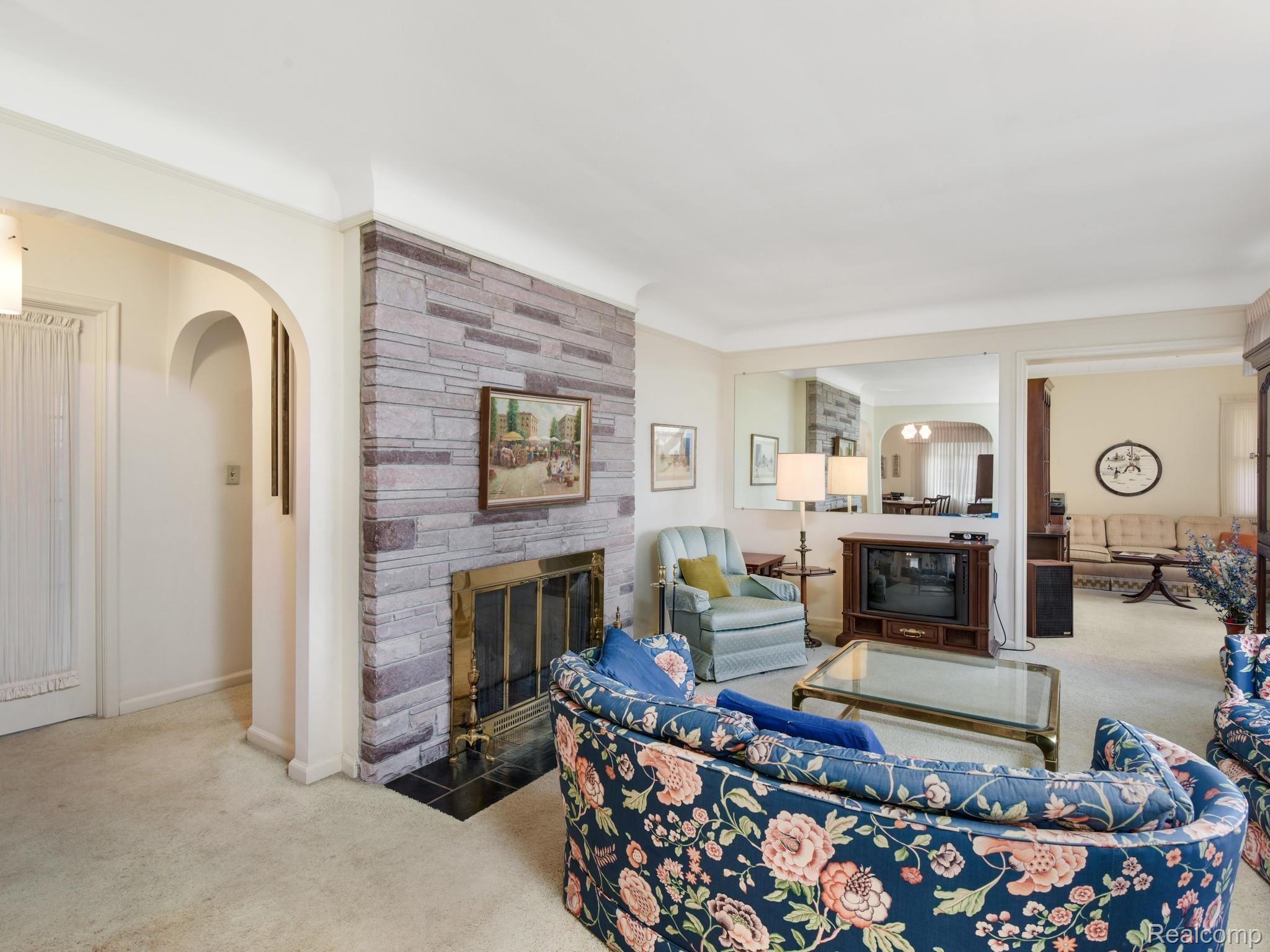 51 Vernier Road Grosse Pointe, MI 48236 - Photo 2 of 28 51 Vernier Rd Grosse Pointe-002-004-51 Vernier Rd Grosse Pointe-MLS_Size.jpg
