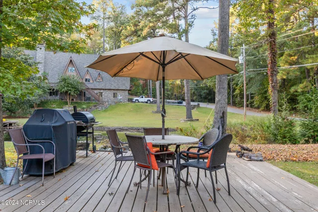 $799,900 | 2 Thagard Lane, Whispering Pines, NC 28327