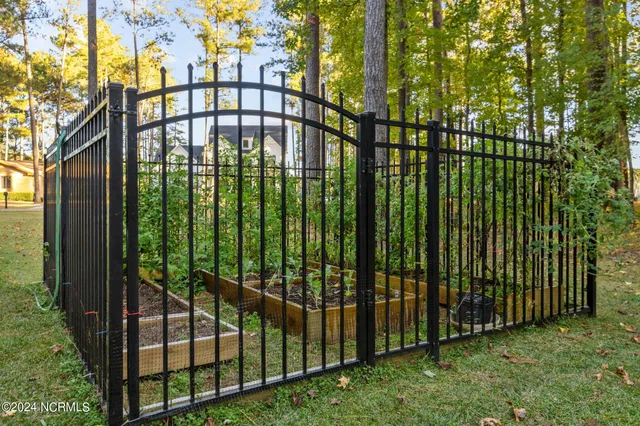 $799,900 | 2 Thagard Lane, Whispering Pines, NC 28327