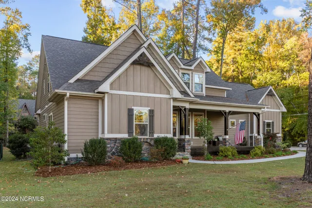 $799,900 | 2 Thagard Lane, Whispering Pines, NC 28327