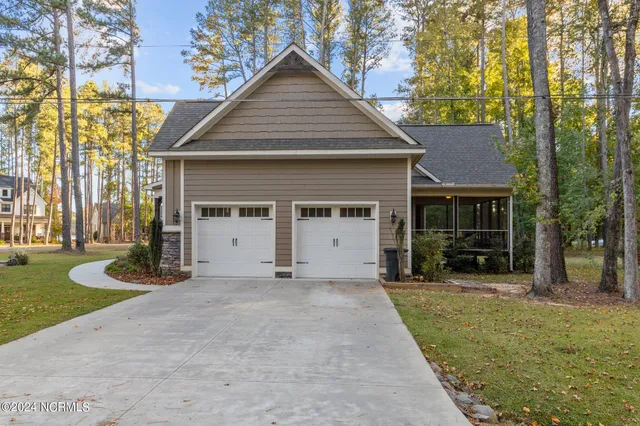 $799,900 | 2 Thagard Lane, Whispering Pines, NC 28327