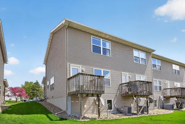 $295,000 | 2067 26th Avenue Northwest, Rochester, MN 55901