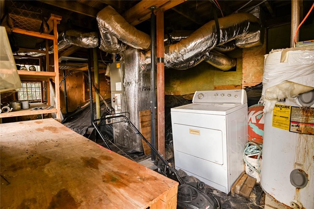 458 Haley Road Jackson, GA 30233 - Photo 31 of 58 a utility room with dryer and washer