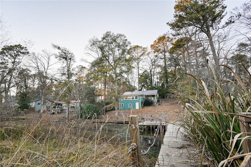 458 Haley Road Jackson, GA 30233 - Photo 38 of 58 a view of a patio with table and chairs with wooden fence and floor