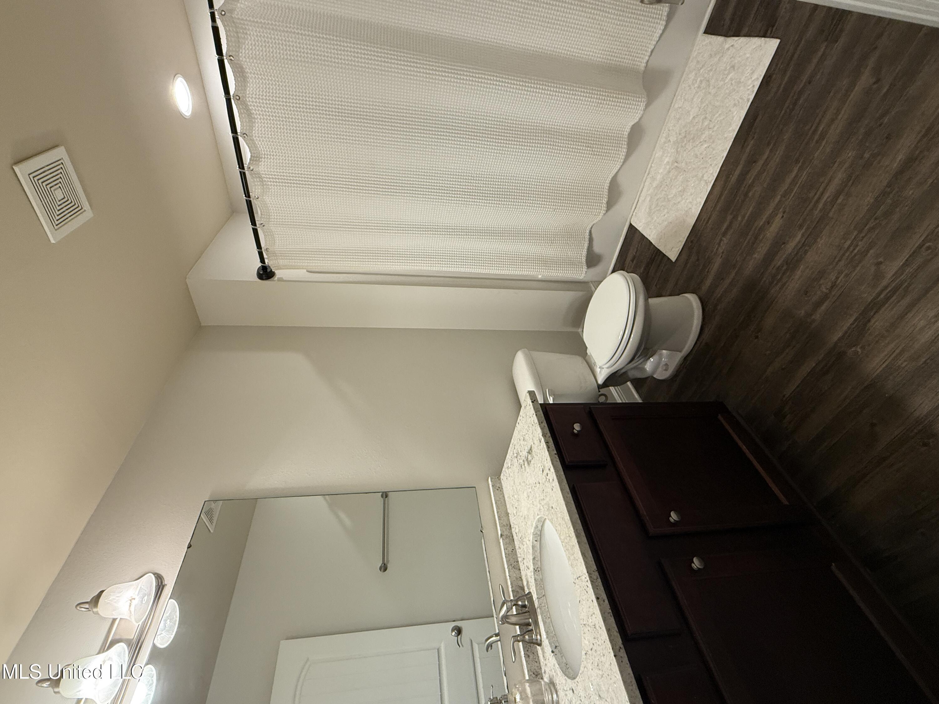 6269 Roxanne Way Biloxi, MS 39532 - Photo 21 of 27 22 Bath 1