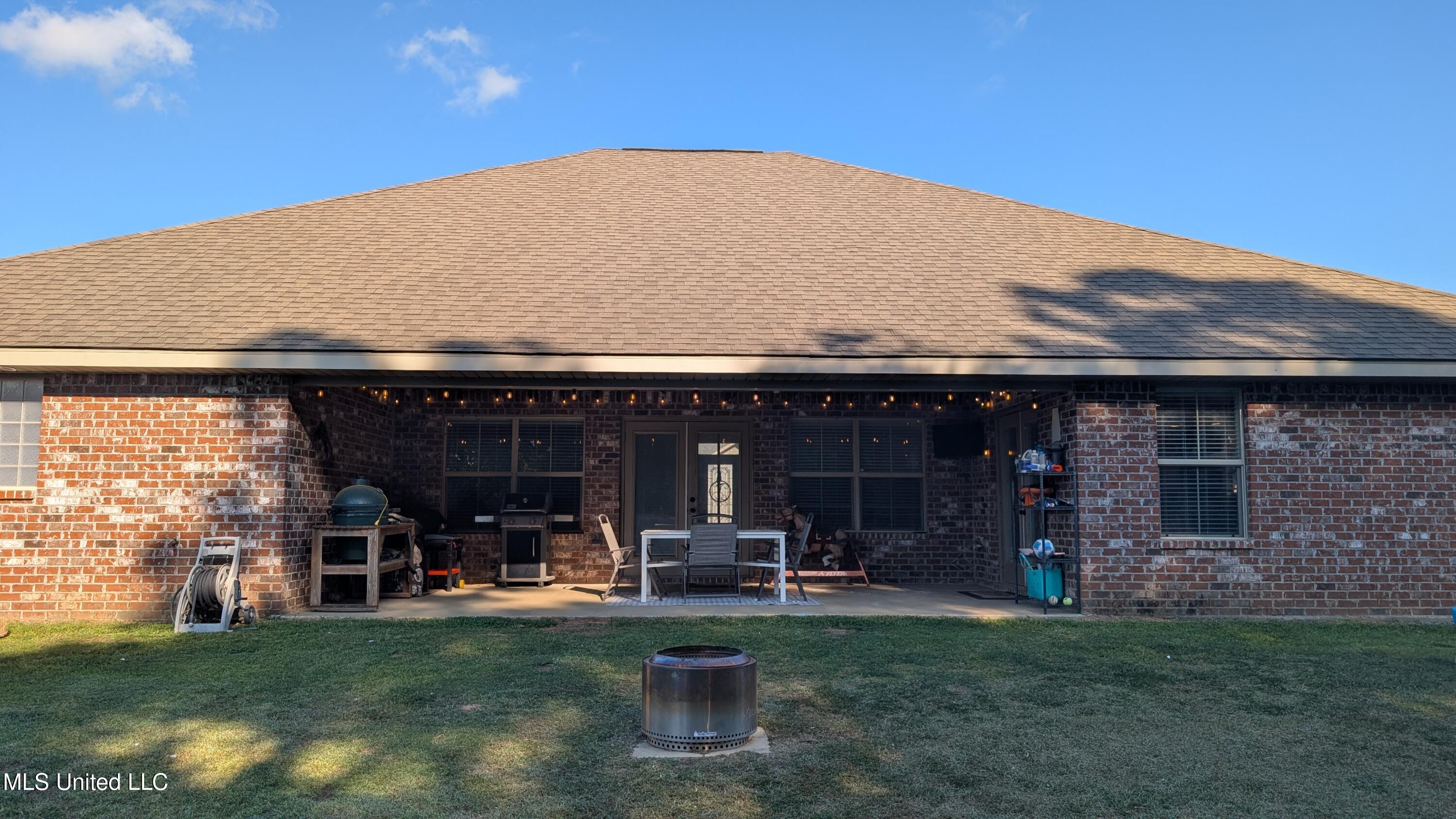 6269 Roxanne Way Biloxi, MS 39532 - Photo 27 of 27 25 Porch and back yard