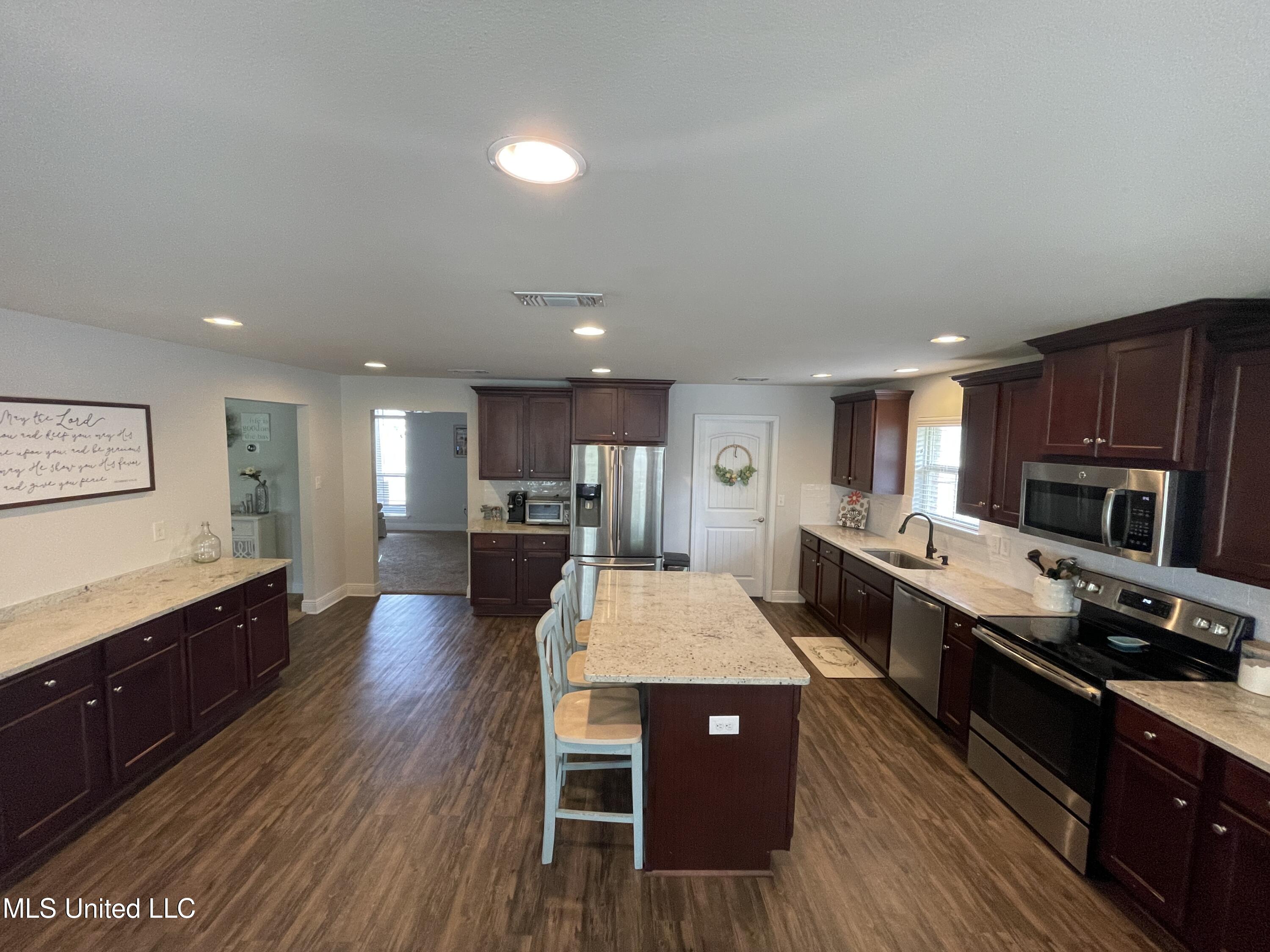 6269 Roxanne Way Biloxi, MS 39532 - Photo 4 of 27 4 Kitchen
