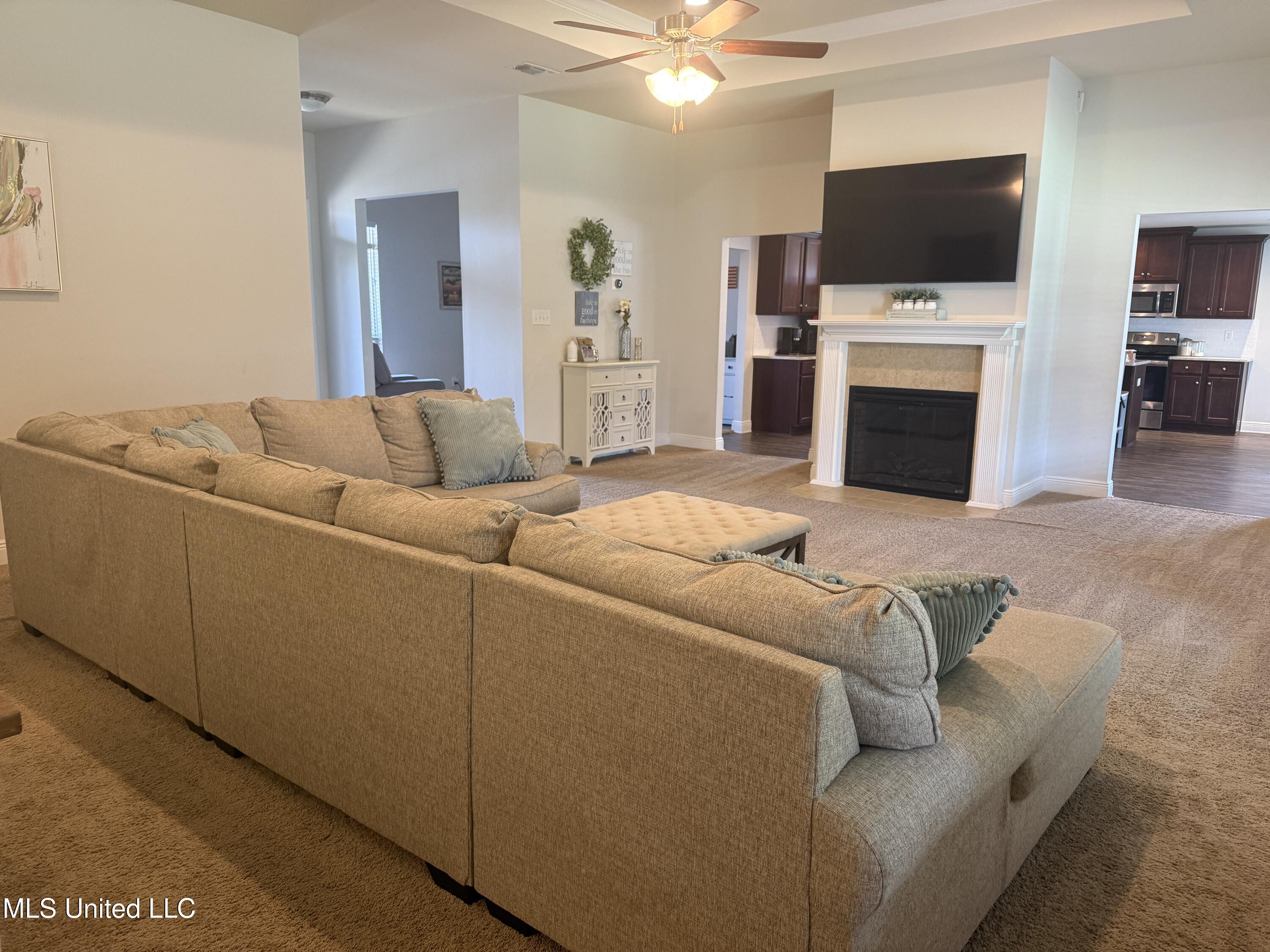 6269 Roxanne Way Biloxi, MS 39532 - Photo 10 of 27 10 Living Room