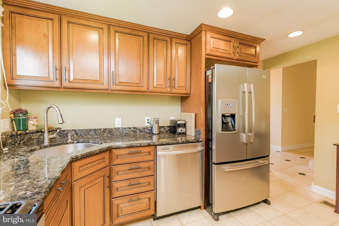 5 Vicky Court Baltimore, MD 21236 - Photo 12 of 30 Kitchen