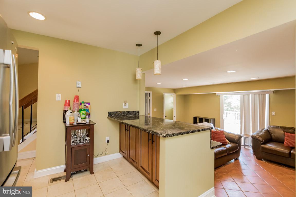 5 Vicky Court Baltimore, MD 21236 - Photo 14 of 30 Lots of counter space