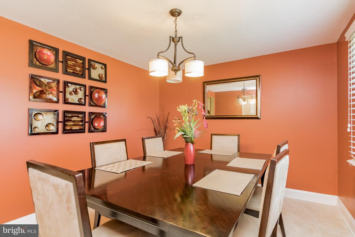 5 Vicky Court Baltimore, MD 21236 - Photo 18 of 30 Dining off Kitchen